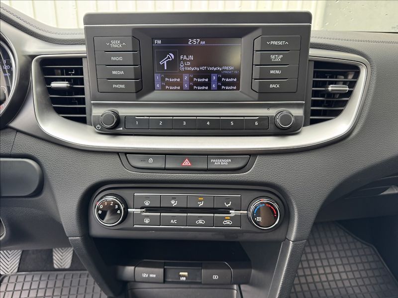Kia Ceed 1,0 T-GDi FRESH DPH 1.maj. ČR - fotka 36 z 50