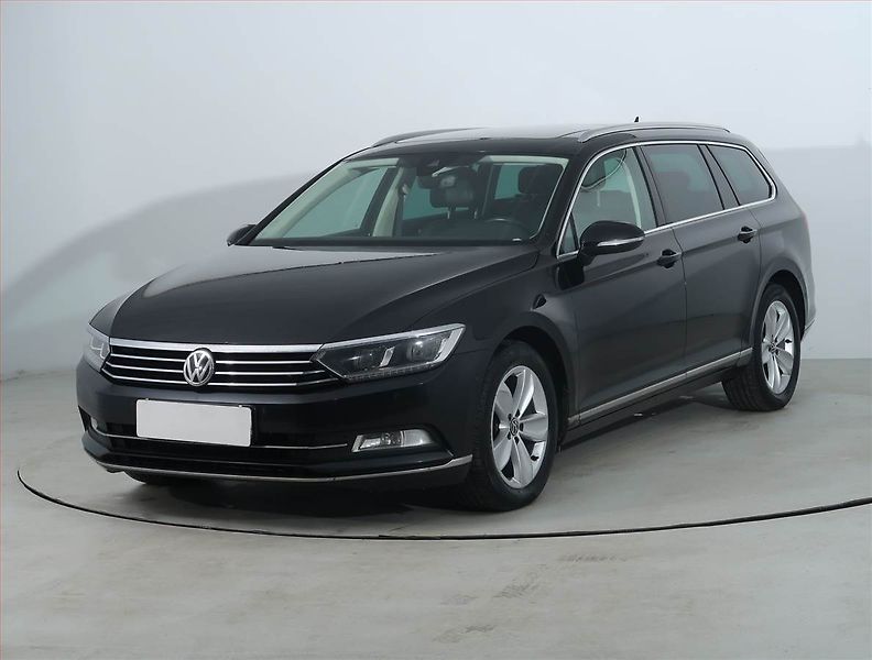 Volkswagen Passat (2016) 2.0 TDI, Automat, Navi - fotka 2 z 23