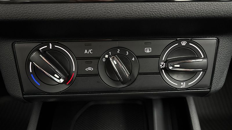 Škoda Scala 1.0 TSI Ambition - fotka 13 z 23