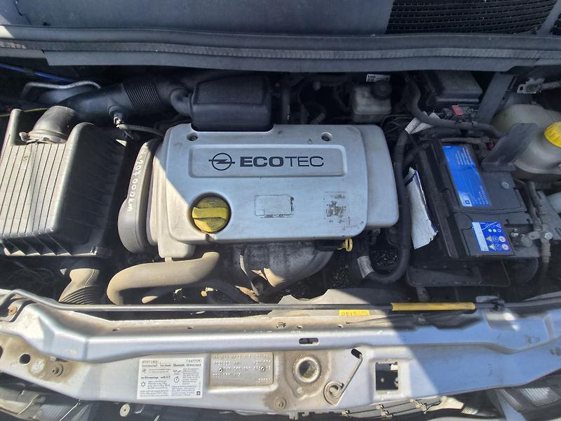 Opel Zafira (2003) 1,6 - fotka 9 z 9