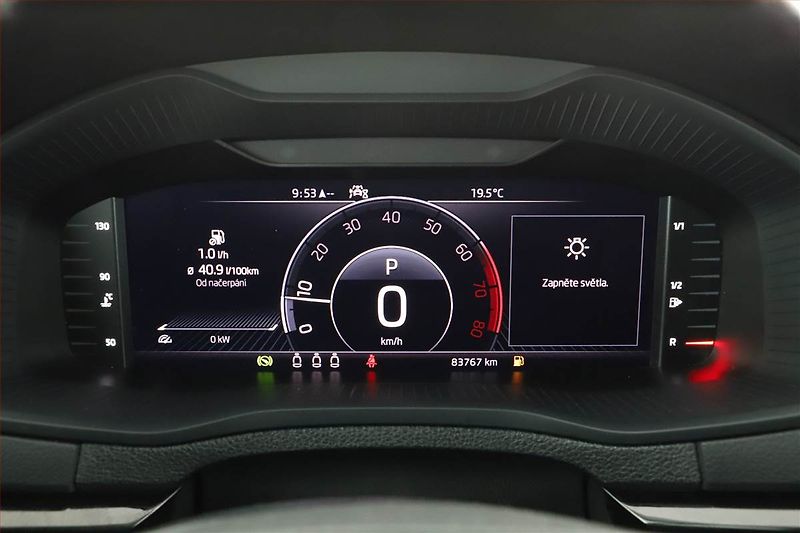 Škoda Karoq (2021) 1.5 TSI - fotka 10 z 17
