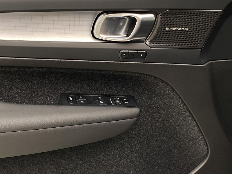 Volvo XC40 (2026) B3 AUT DARK ULTRA  - fotka 26 z 61