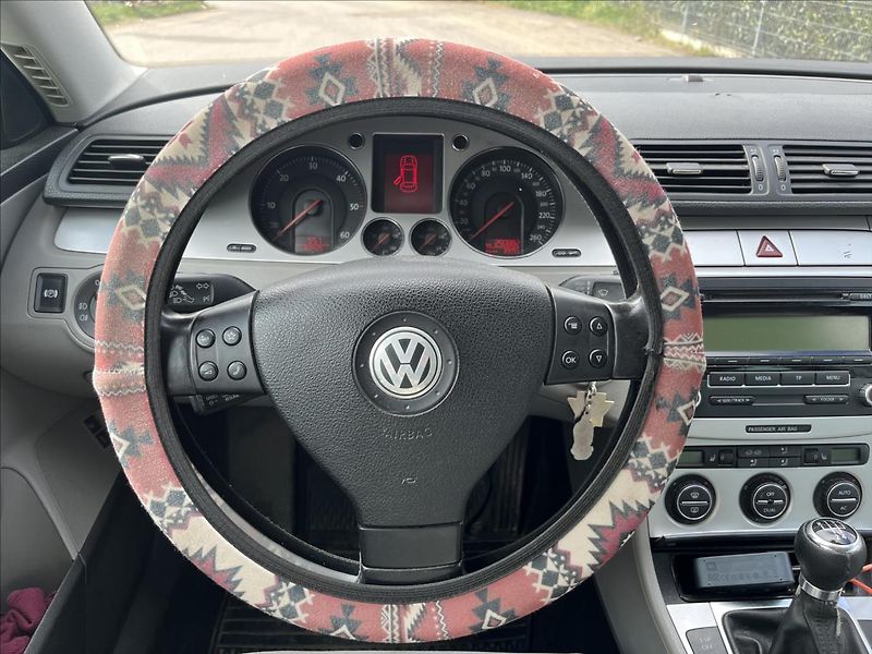 Volkswagen Passat 1,9 TDi KLIMA ROZVODY - fotka 15 z 32