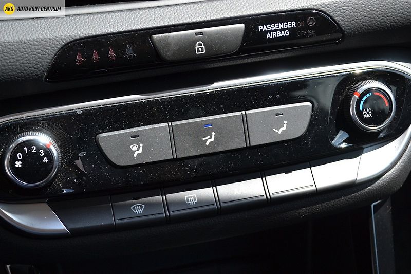 Hyundai i30 WG 1,5I MT SMART FAMILY NAVI - fotka 26 z 43