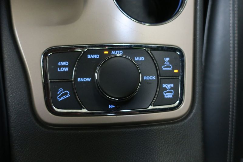 Jeep Grand Cherokee (2016) 3.0TD V6 140 kW ČR VZDUCH - fotka 37 z 50