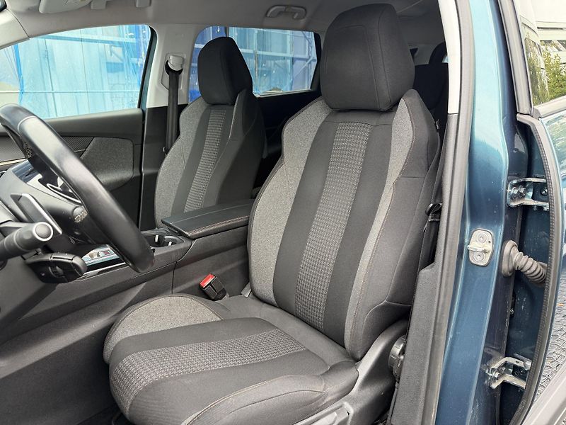 Peugeot 5008 (2017) ALLURE PureTech 130k EAT6 - fotka 16 z 39
