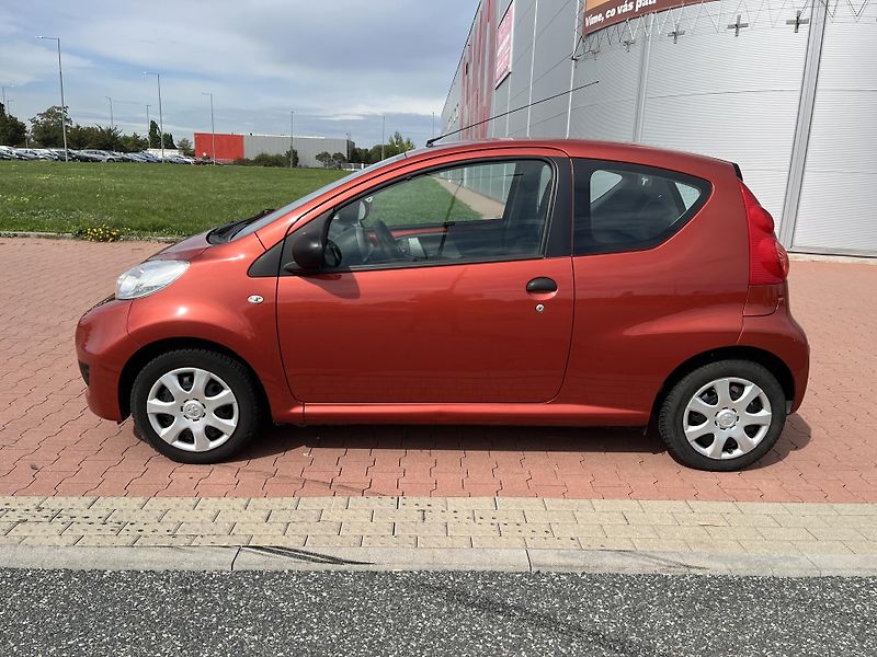 Peugeot 107 1.0 i 50 kW 1.Majitel - fotka 8 z 26