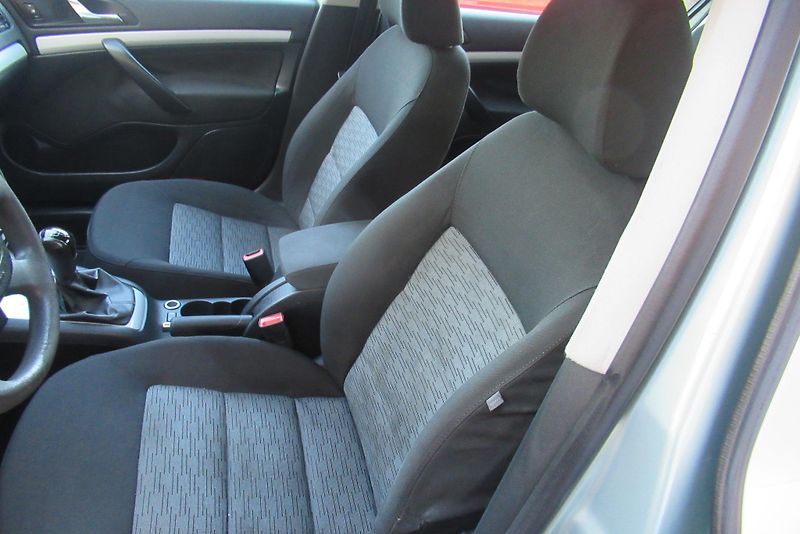 Škoda Octavia 1.4 16V KLIMA - fotka 12 z 15