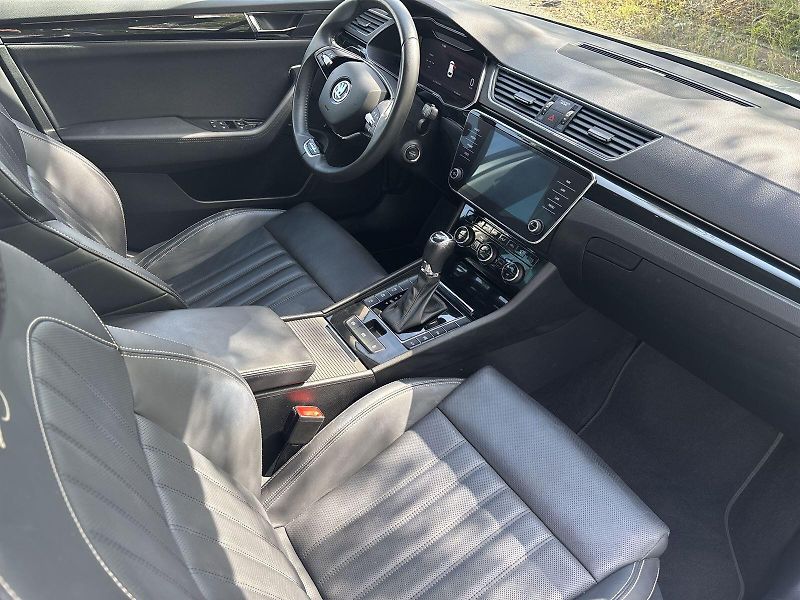 Škoda Superb (2023) Combi 2.0 TDI 4x4 DSG L&K - fotka 9 z 33