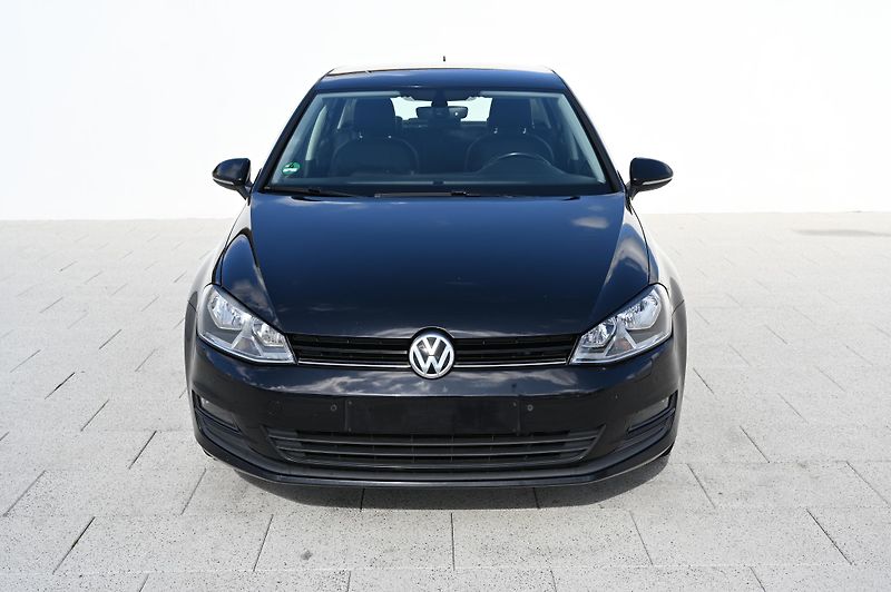 Volkswagen Golf VII 2.0TDI 110KW Highline 2/17 - fotka 2 z 57