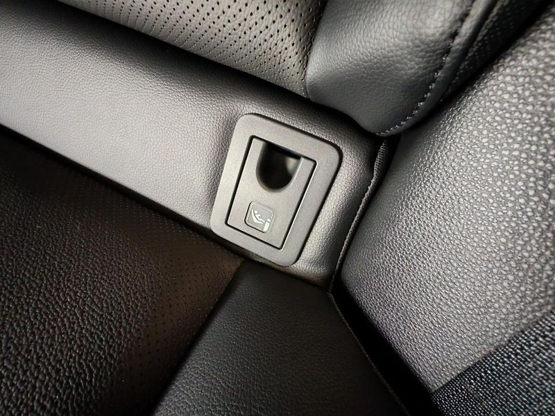 Toyota Corolla Cross 2.0 Hybrid 4x2 Executive - fotka 18 z 36