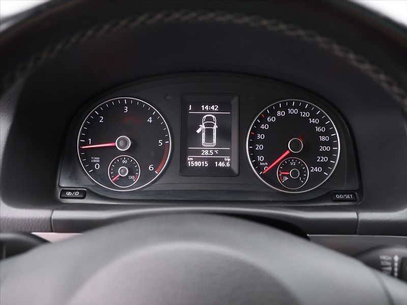 Volkswagen Touran 1,6 TDI Cup Panorama Serv.knih - fotka 14 z 24