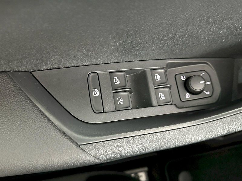Škoda Karoq (2023) 2.0TDI 110kW Ambition Tour - fotka 28 z 32