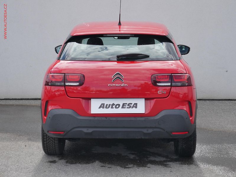 Citroën C4 Cactus (2018) 1.2 PT, ČR, servis.kniha, AC - fotka 5 z 19