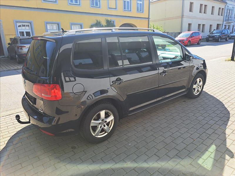 Volkswagen Touran 1,6 TDI Comfortline - fotka 12 z 43