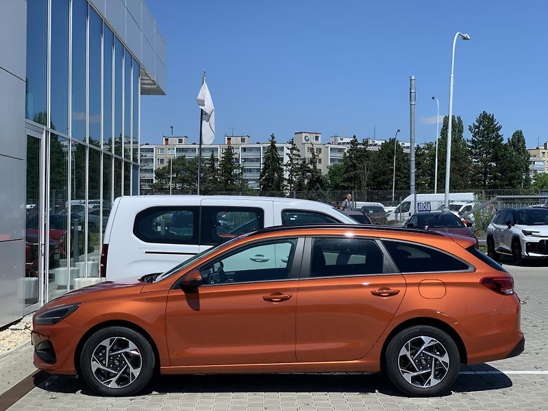 Hyundai i30 WG FAMILY 1.5 T-GDi 103kW DCT - fotka 14 z 29