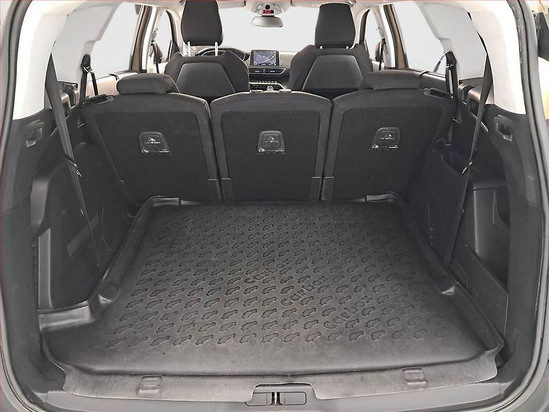 Peugeot 5008 (2018) Active PureTech 130, 7 míst - fotka 14 z 19