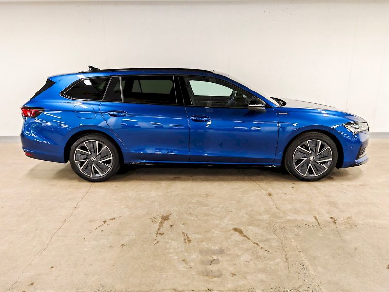 Škoda Superb (2025) Combi 2.0 TSI 195 kW DSG 4x4 S - fotka 30 z 36