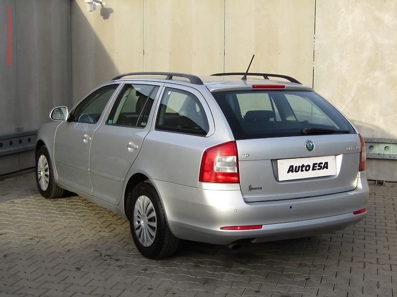 Škoda Octavia (2013) 1.6 TDi, ČR, Elegance - fotka 6 z 19
