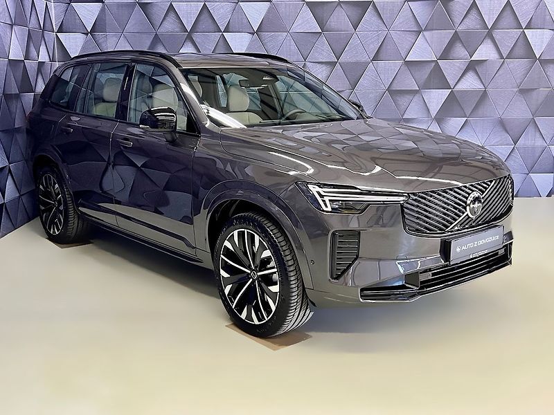 Volvo XC90 B5 AWD PLUS DARK, PANO, H&K - fotka 3 z 33