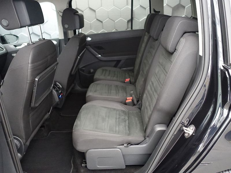 Volkswagen Touran 2.0 TDi, DSG, LED SVĚTLA - fotka 24 z 36