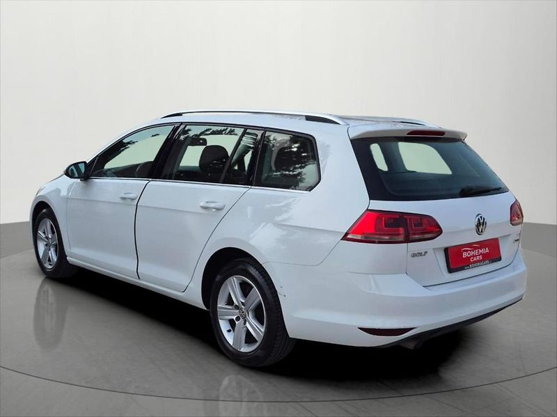 Volkswagen Golf 1,6 TDI DSG COMFORTLINE ČR - fotka 5 z 23