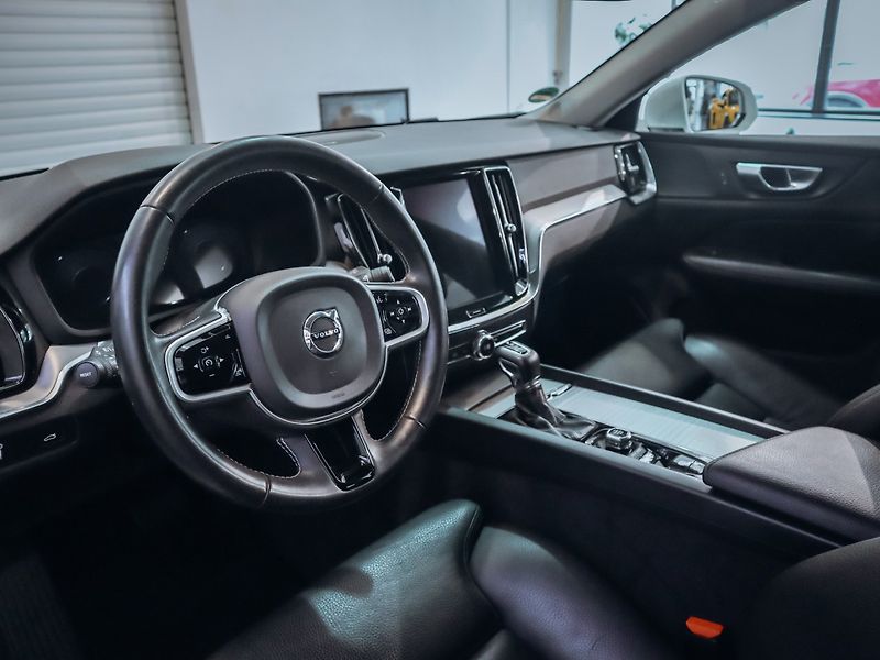 Volvo V60 D4 Inscription - fotka 25 z 27