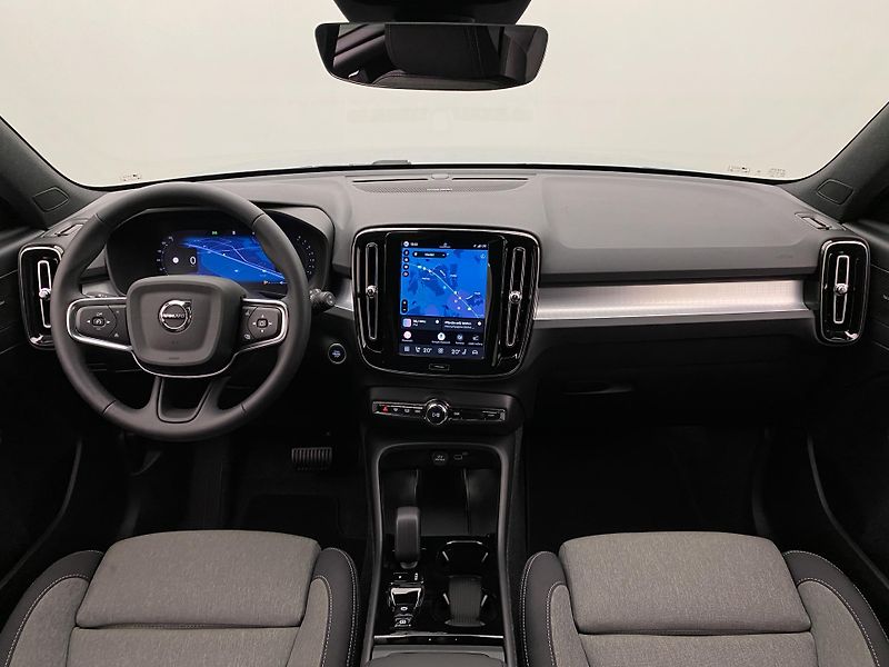 Volvo XC40 (2026) B3 AUT DARK PLUS - fotka 2 z 60