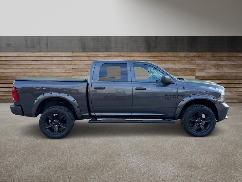 Dodge RAM (2022) +HEMI+CLASSIC+OFFROAD PAKET+ - fotka 2 z 19