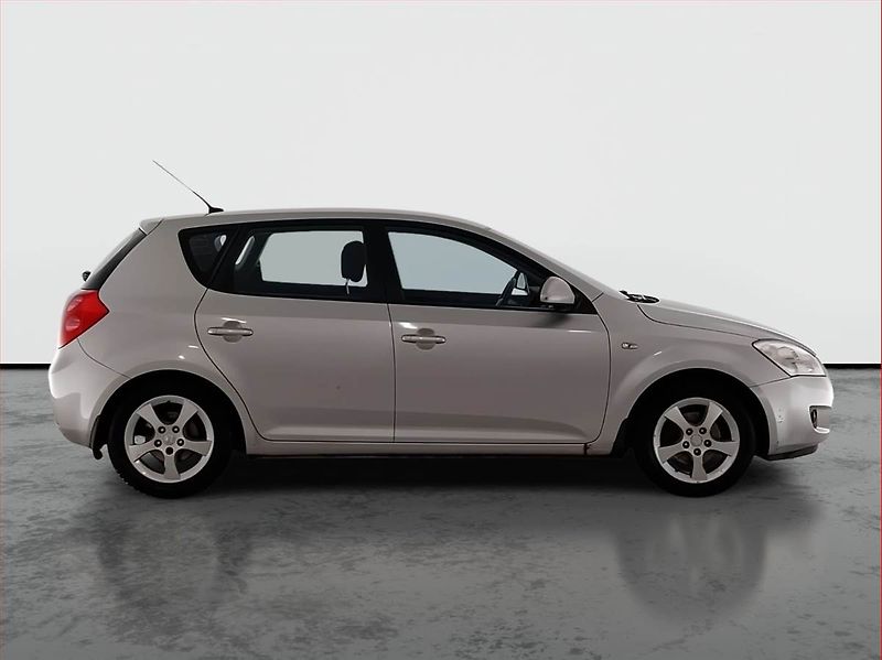 Kia Ceed (2007) 1.6 i, nová STK, plně pojízdný - fotka 6 z 16