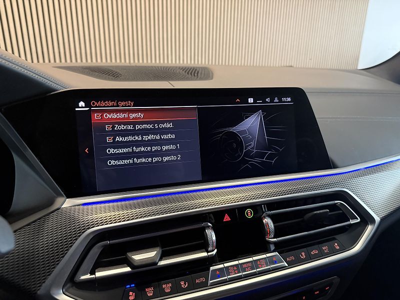 BMW X5 M50d HUD Vzduch H/K Tažné CZ - fotka 31 z 46
