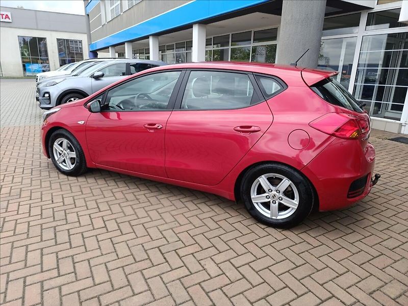Kia Ceed 1,4 CVVT - fotka 7 z 17