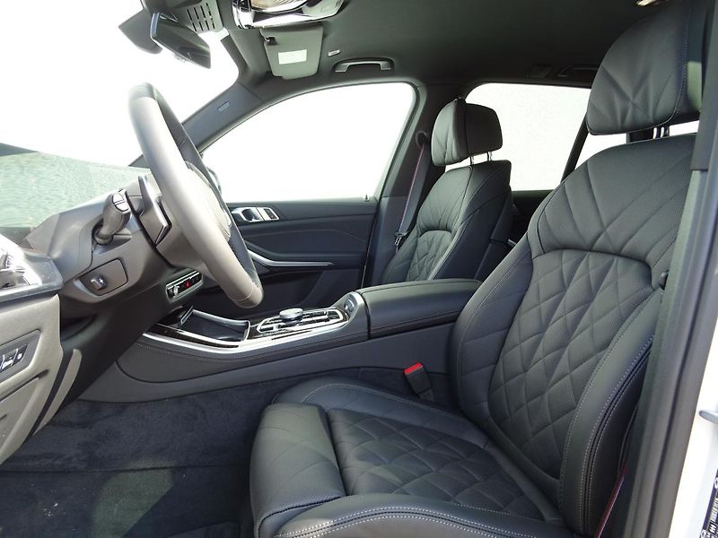BMW X5 xDrive30d - fotka 2 z 6