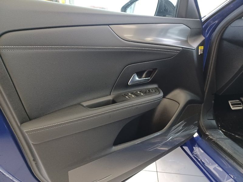 Opel Mokka (2025) GS Hybrid 1.2T 107kW eDCT6 - fotka 13 z 19