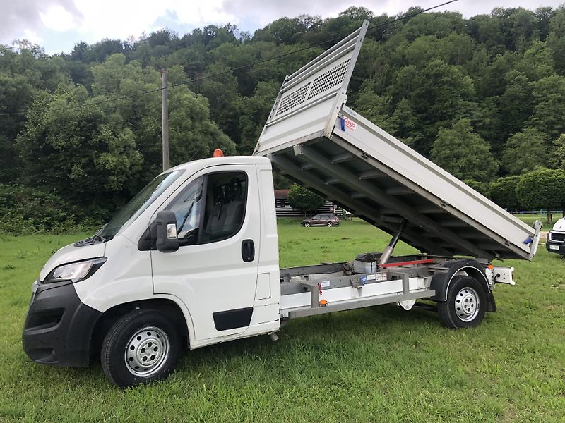 Peugeot Boxer (2021) 2.2HDi sklápěč 3.6m  43000 km  - fotka 1 z 11