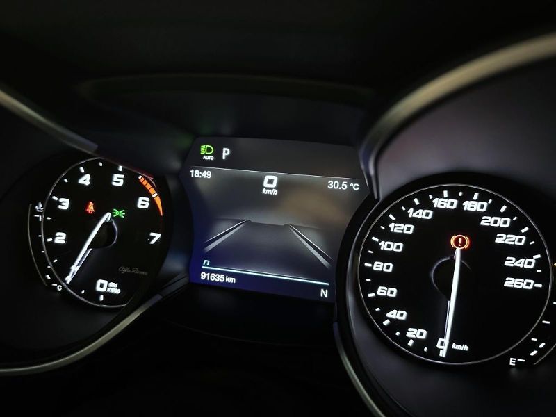 Alfa Romeo Stelvio (2023) 2.0T 280k AT8 ZF Q4 4x4 Veloce - fotka 14 z 19