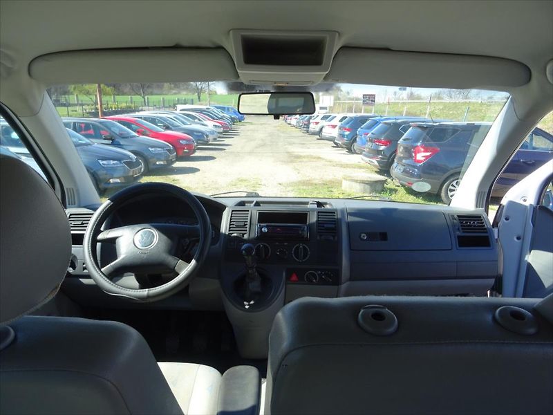 Volkswagen Caravelle 2,5 TDi 96 Kw 9 Míst - fotka 14 z 25