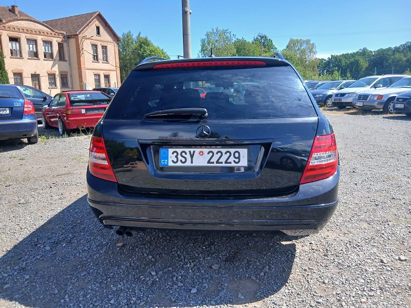 Mercedes-Benz Třídy C 180 CDI, AMG optik, Facelift - fotka 15 z 39