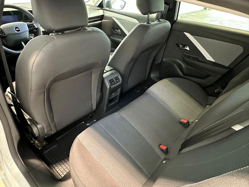 Opel Astra (2024) 1.5 BHDi,COM,aut.130HP,ČR,DPH - fotka 10 z 19