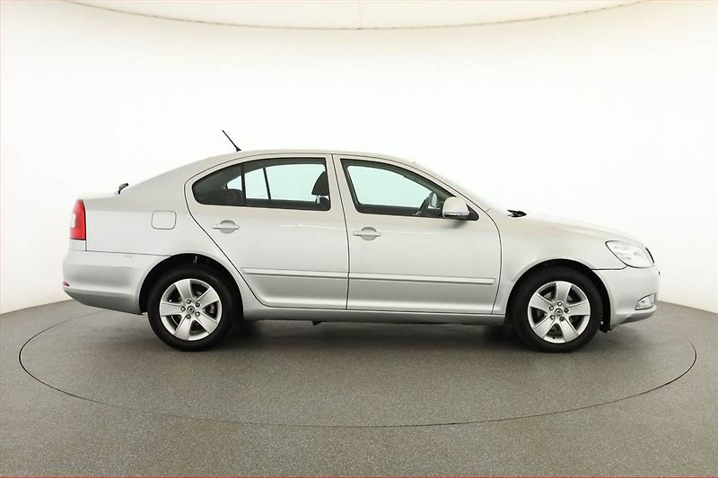 Škoda Octavia (2011) Elegance 1.6 TDI, Automat - fotka 6 z 16