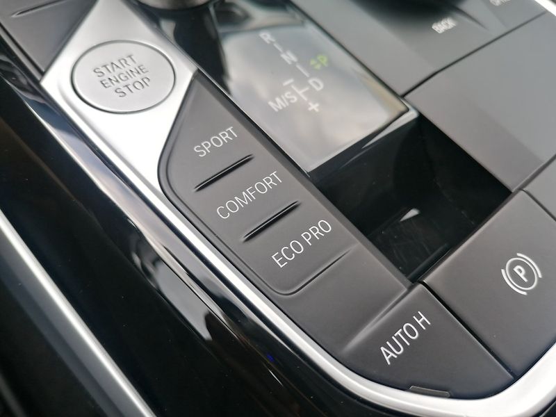 BMW Řada 3 (2020) 2.0 318D A/T Kůže - fotka 14 z 44