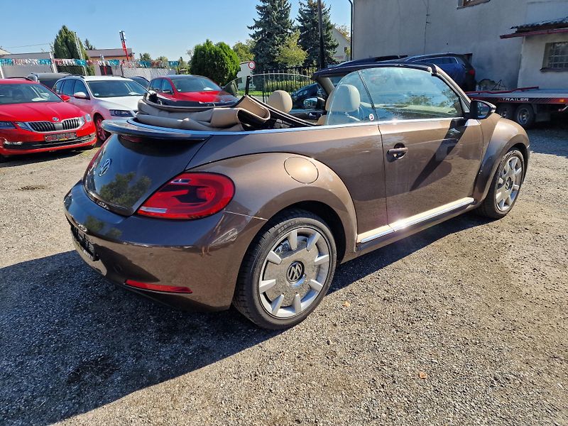 Volkswagen Beetle CABRIO 2,0TDI DESIGN - fotka 9 z 22