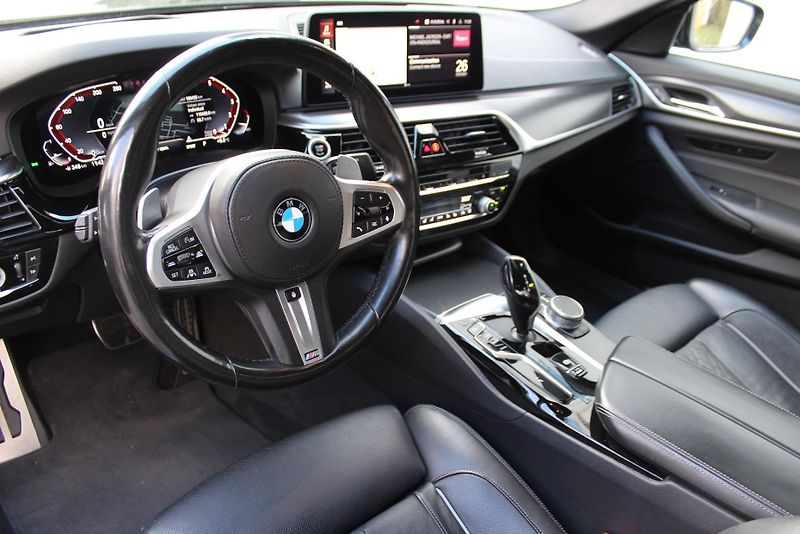 BMW Řada 5 540i xDrive - fotka 4 z 28