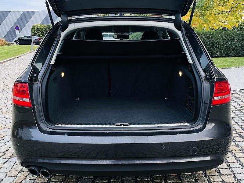 Audi A4 2.0TDI MANUÁL SENZORY NAVI - fotka 19 z 44