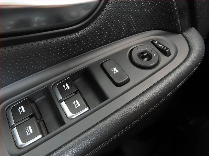 Kia Carens (2014) 1.6 GDI, Tempomat - fotka 15 z 16