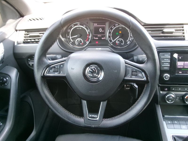 Škoda Octavia (2014) 2,0TSi VRS AC TEMP VÝHŘEV - fotka 20 z 39