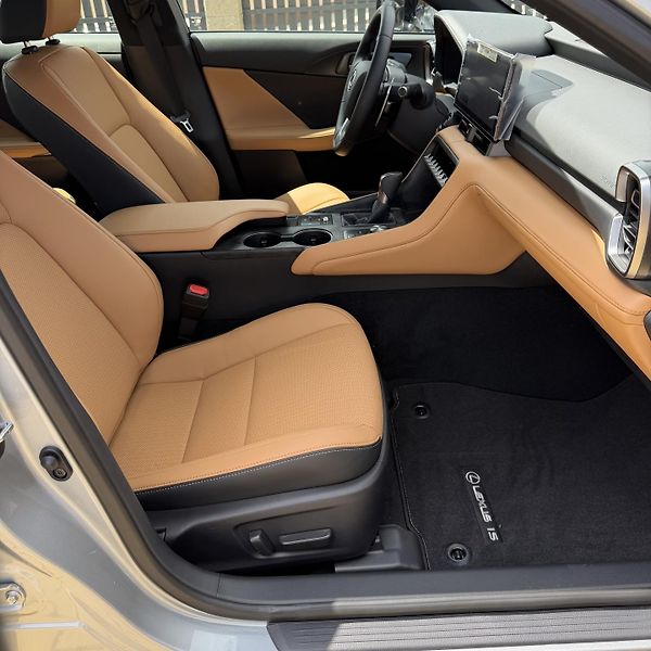 Lexus IS 350 (2026) AWD F SPORT 311 HP V6 2026 - fotka 7 z 15