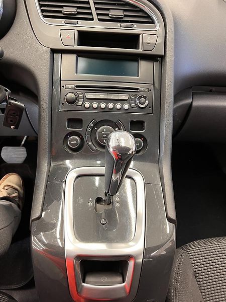 Peugeot 5008 1.6HDi 80kW - fotka 11 z 15