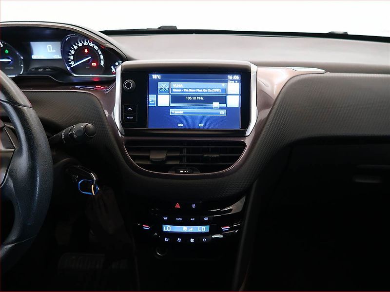 Peugeot 2008 (2015) 1.6 VTi, Tempomat - fotka 12 z 15