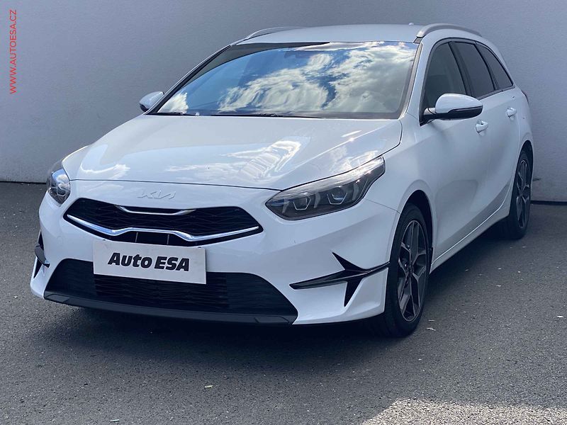 Kia Ceed (2022) 1.5T-GDi SW, 1.maj,ČR, LED - fotka 3 z 17